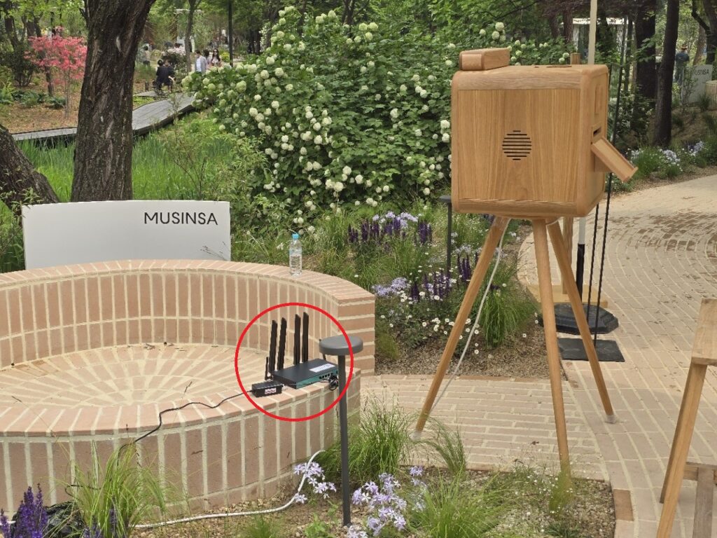 행사장 와이파이 설치 장면
