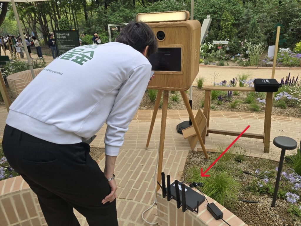행사장에서 와이파이 설치 후 사용 중
